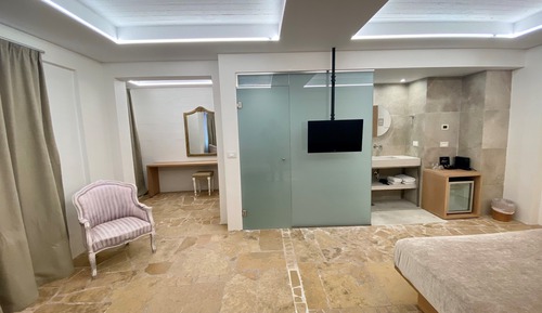 Habitación doble superior, vistas parciales al mar