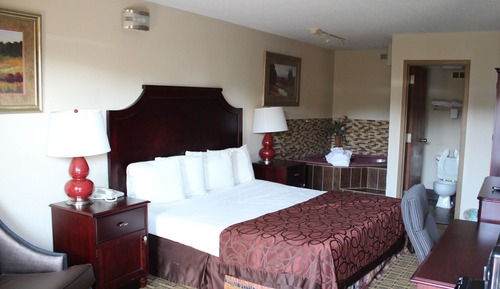 Habitación, 1 cama de matrimonio grande, bañera de hidromasaje (No Pets Allowed)