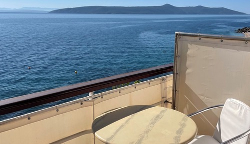 Estudio, balcón, vistas al mar