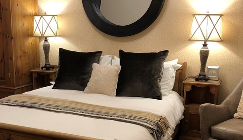 Luxury Double Room, Ensuite (Laurel Weald)