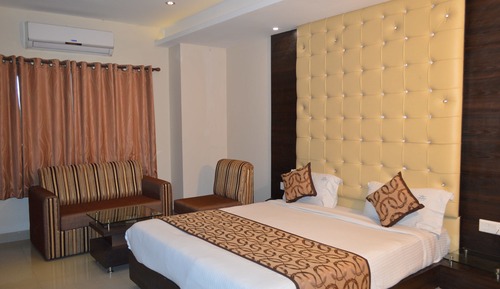 Habitación superior con 1 cama doble o 2 individuales, 1 cama de matrimonio grande, fumadores