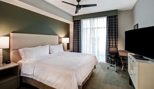 Suite, 2 Bedrooms, 1 KNG/2QNs, Acc Bathtub