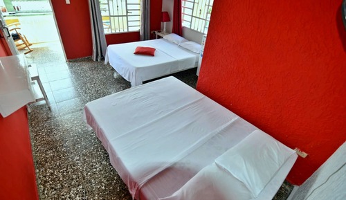 Habitación cuádruple económica, 2 camas dobles, no fumadores