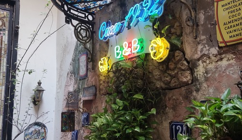 Habitación exclusiva con 2 camas individuales, baño privado, en la zona del patio