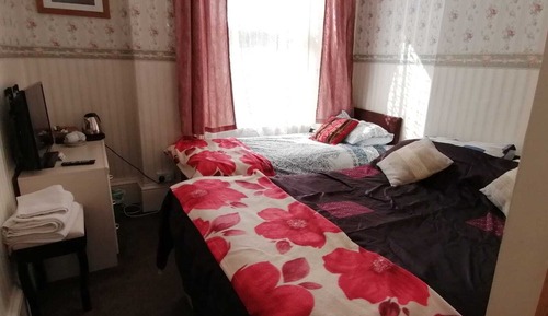 Habitación triple económica, varias camas, no fumadores