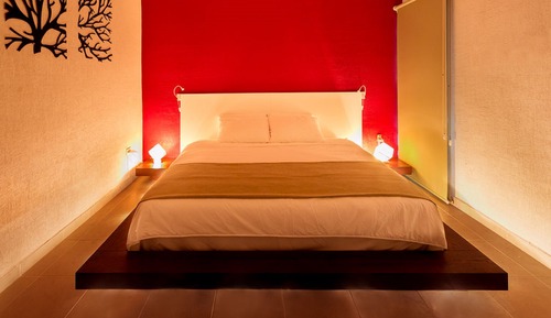 Holiday House, 3 bedrooms, 3 bathrooms, living room, and kitchen