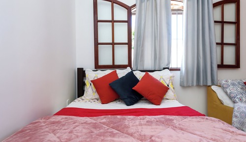 Casa familiar, vistas a la piscina (2)