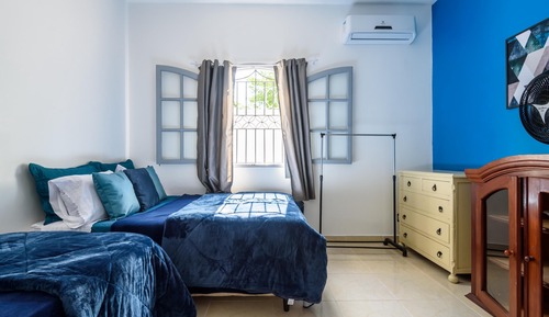 Casa familiar, 2 habitaciones, cocina básica, vistas a la piscina (3)