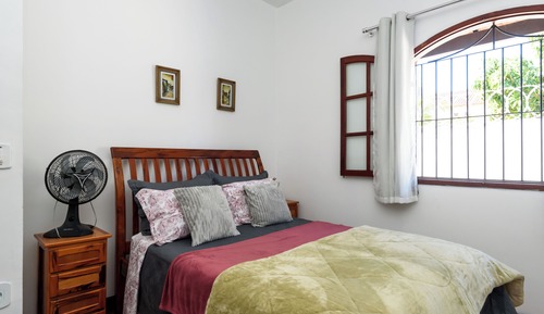 Casa familiar, 2 habitaciones, cocina básica, vistas a la piscina (1)