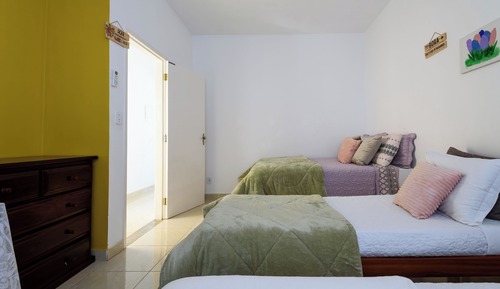 Casa familiar, vistas a la piscina (4)