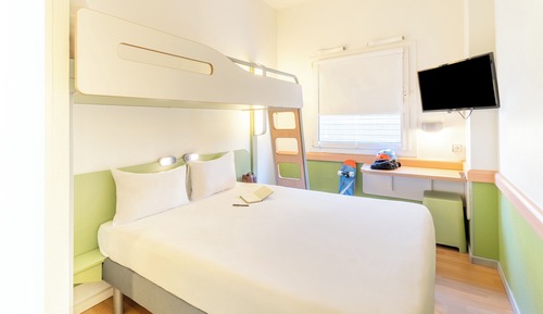 Habitación (Double bed and Bunk bed)