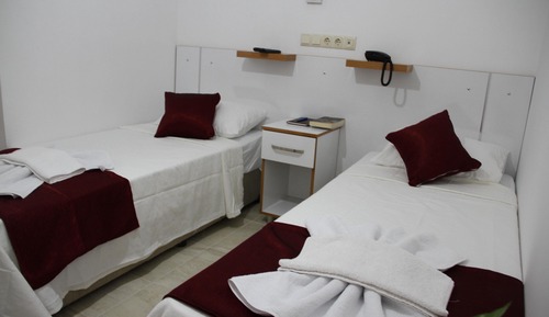 Habitación estándar con 2 camas individuales, vistas a la montaña