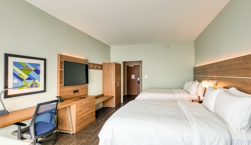 Suite, 2 camas de matrimonio, accesible en silla de ruedas (Accessible Tub)