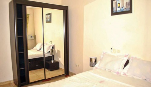 Apartamento Grand, 4 habitaciones, cocina básica, vistas al jardín