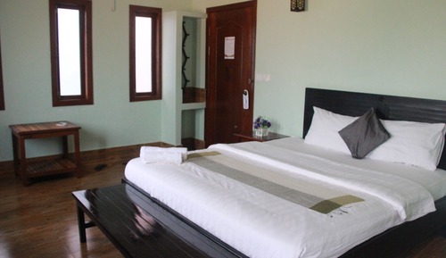 Habitación, vistas a la piscina