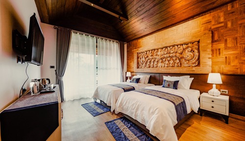Habitación Deluxe con 2 camas individuales, balcón (Wooden Ceiling - Air purifiers)