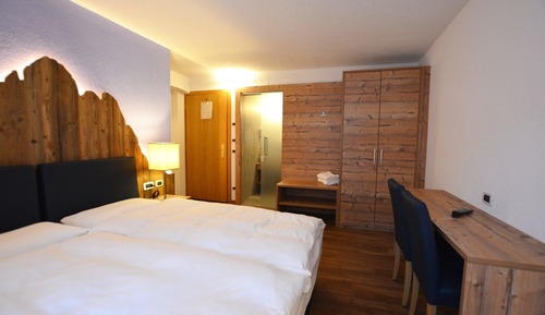 Habitación superior con 1 cama doble o 2 individuales