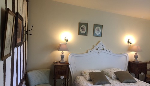 Habitación doble, en la zona del jardín (Chambre Verte)