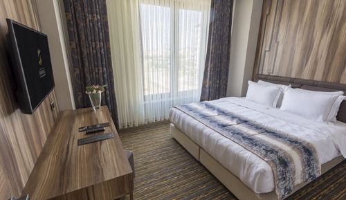 Suite junior, 1 cama de matrimonio grande, vistas a la ciudad