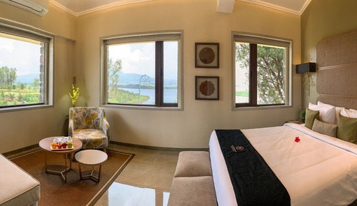 Premium Lake View Suite