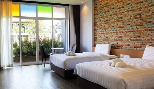 Deluxe Twin Pool View