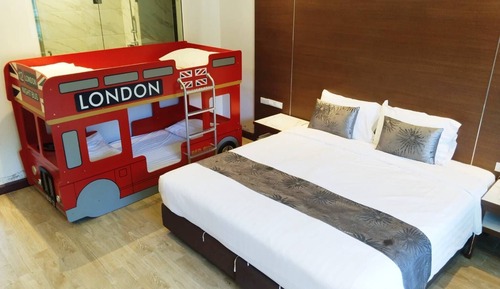 Deluxe Family Pool View