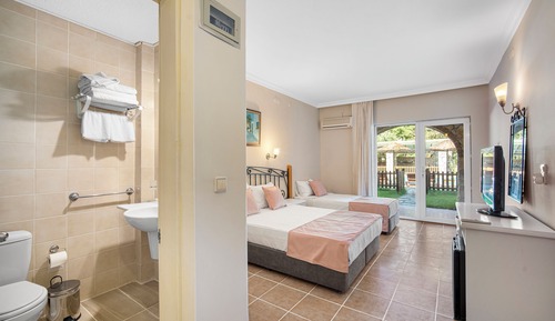 Habitación Deluxe, vistas a la piscina, en la zona del jardín