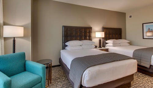 Habitación Deluxe, 2 camas de matrimonio, accesible para personas con discapacidad (Roll in Shower)