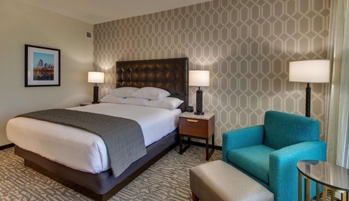 Habitación Deluxe, 1 cama de matrimonio grande (Hearing Accessible, Roll in Shower)