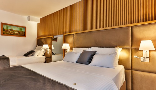 Habitación triple clásica, varias camas, no fumadores, vistas a la ciudad