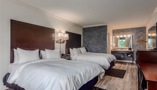 Habitación estándar, 2 camas de matrimonio, no fumadores (Two Queen Beds - 1st Floor)