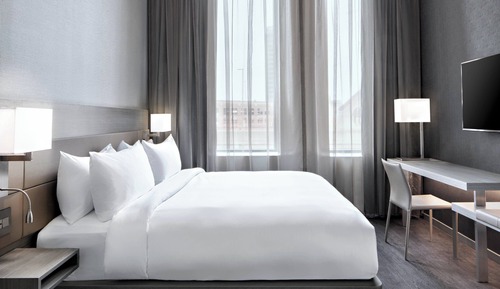 Habitación, 1 cama de matrimonio grande, vistas a la ciudad (Hearing Accessible)
