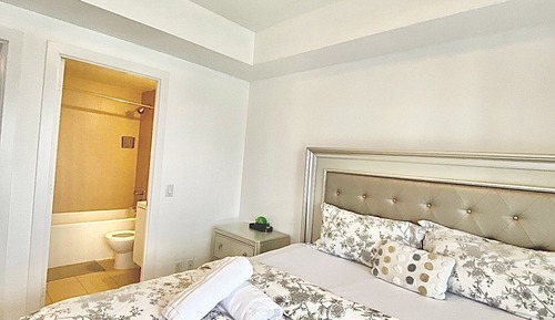 Luxury Condo, Multiple Beds, Non Smoking (24)