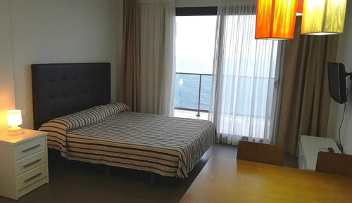 Estudio, vistas al mar