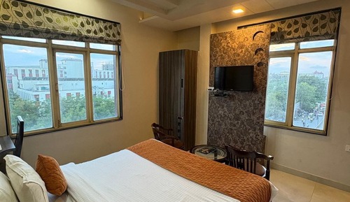 Habitación Deluxe doble, 1 cama de matrimonio, fumadores, vistas a la ciudad
