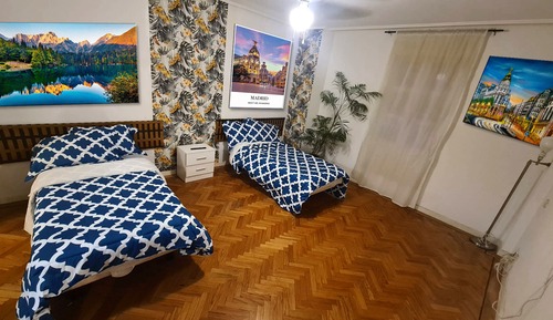 Apartamento familiar, 2 habitaciones, baño privado, planta ejecutiva (Carlos V)