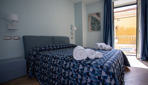 Habitación Confort con 2 camas individuales, baño privado (CAMERA HELIOS)