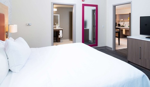 Suite, 1 cama de matrimonio grande, accesible para personas con discapacidad (Roll-In Shower)