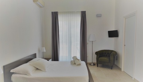 Estudio, 1 cama de matrimonio, cocina básica