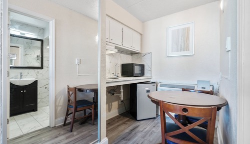 Estudio, 2 camas de matrimonio, no fumadores, cocina básica