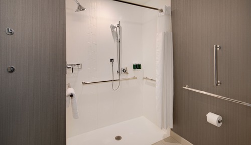Habitación, 2 camas de matrimonio, vistas a la ciudad (Mobility Accessible, Roll-In Shower)