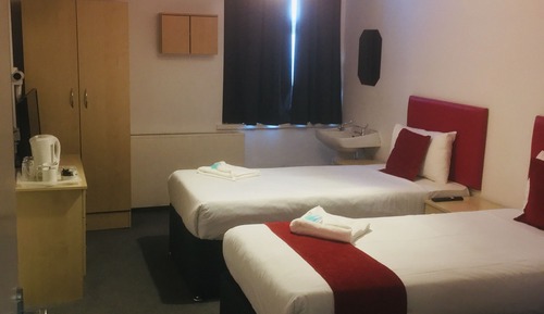 Habitación triple, baño compartido