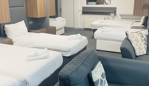 Family Executive - Shared Bathroom