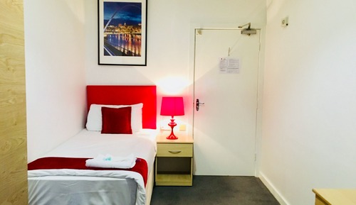 Habitación individual, baño compartido