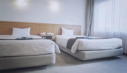Habitación básica con 1 cama doble o 2 individuales, 2 camas individuales, no fumadores