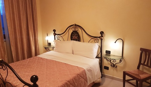 Habitación básica con 1 cama doble o 2 individuales