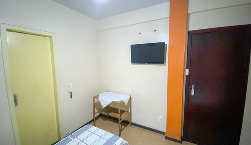 Habitación básica con 2 camas individuales