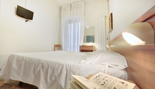 Habitación estándar con 1 cama doble o 2 individuales, balcón