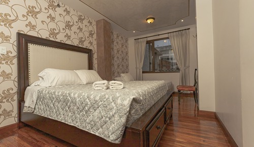 Habitación triple familiar, vistas al patio