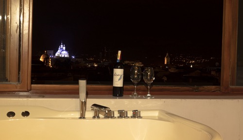 Habitación romántica, 1 cama de matrimonio, vistas a la ciudad